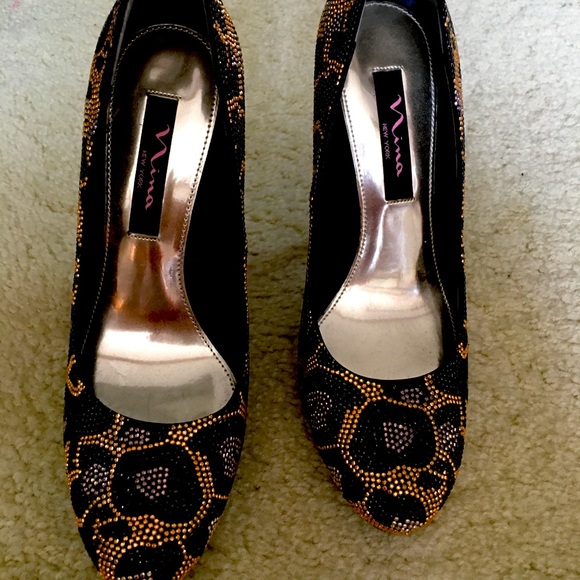 Platform rhinestone pump